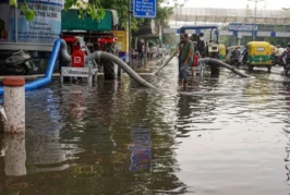 अहम: बारिश में डूबी दिल्ली तो एक्शन में LG 139 हॉटस्पॉट क...