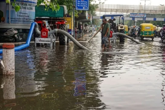 अहम: बारिश में डूबी दिल्ली तो एक्शन में LG 139 हॉटस्पॉट क...