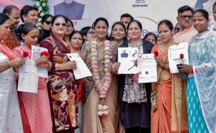 अहम: रक्षाबंधन नहीं इस दिन दिल्ली की महिलाओं के खाते में ...