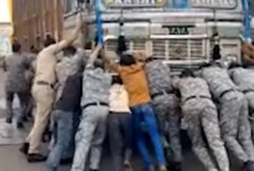 अहम: रेवले ट्रैक पर ऐसे फंसा ट्रक 5 मिनट में टला हादसा