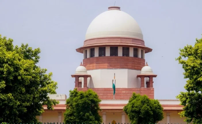 अहम: श्री श्री रविशंकर के फाउंडेशन को SC से राहत वापस होग...