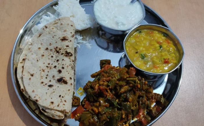 अहम: सब्जियों ने बढ़ाई वेज थाली की कीमत मांसाहारी थाली हु...