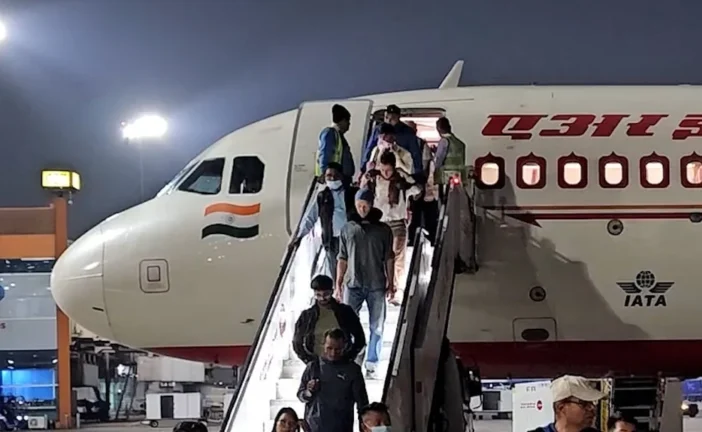 ताजा: AIR India टर्बुलेंस केस में दोनों पायलट हटाए गए
