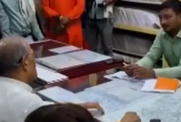 ताजा: Chitrakoot में खराब सड़कों पर भड़के BJP विधायक