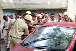 ताजा: Kolkata में कार ड्राइविंग प्रैक्टिस के दौरान हुआ बड...