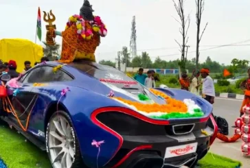 ताजा: अनोखी कांवड़ 5 करोड़ वाली McLaren में सवार होकर निक...