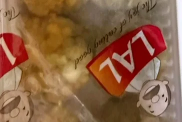 ताजा: एयरपोर्ट पर खरीदे लड्डू में फफूंदी मिलने का दावा