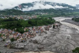 ताजा: दो नदियों के संगम पर फिर बना 039डेथ लेक039 नेपाल मे...