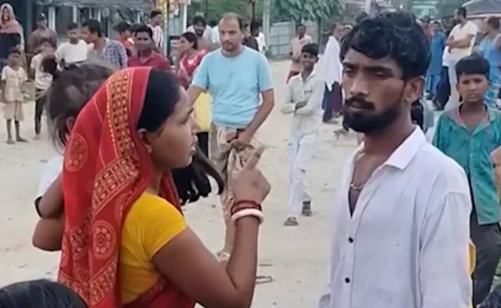 ताजा: दो पत्नियां एक पति सड़क पर घंटों चली खींचतान