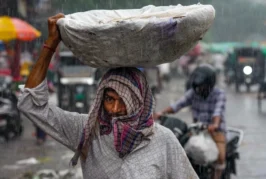 ताजा: दिल्ली में भारी बारिश से कई इलाके जलमग्न 9 से ज्याद...