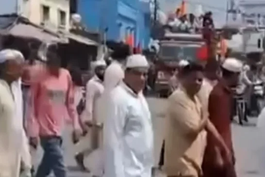 ताजा: धर्म से ऊपर इंसानियत जनाज़े के लिए रुक गए कांवड़िए