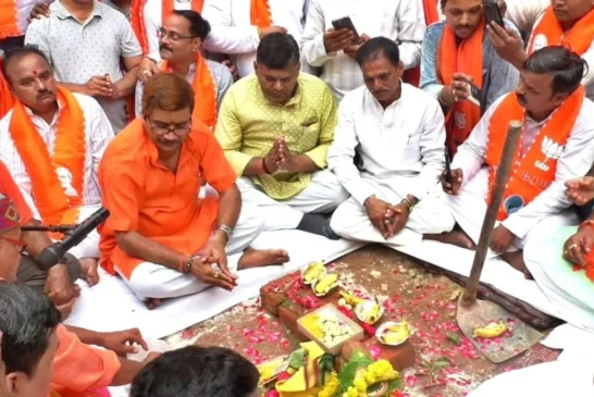 ताजा: मंत्रोच्चार से गूंजी दालमंडी वाराणसी के मुस्लिम बहु...