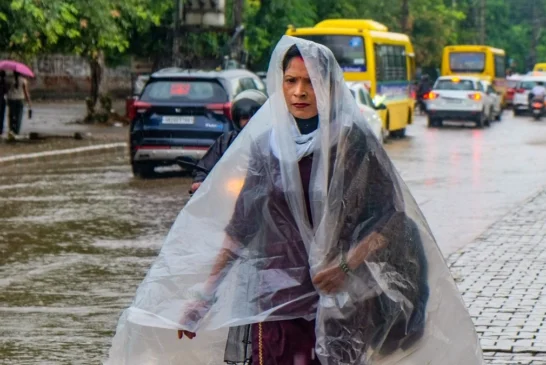 ताजा: मूसलाधार बारिश ने गुरुग्राम को झकझोरा कर्मचारियों क...