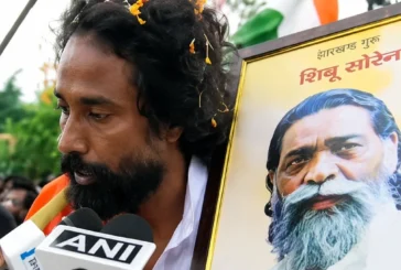 ताजा: हाथ में शिबू सोरेन की फोटो लेकर स्टूडेंट मार्च लीड ...