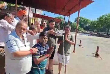 ताजा: हम शर्मिंदा तो बहुत हैं पिता के अस्थि विसर्जन में भ...