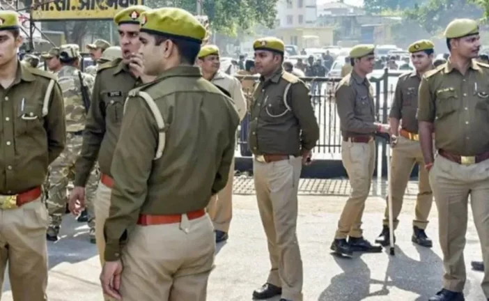 पुलिस: लाखों के गहने और नकदी लेकर फरार हुए चोर ग्रेटर नोए...