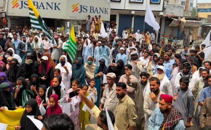 बड़ी खबर: PoK में ब्रिटिश नागरिक की गोली लगने से मौत मुनी...