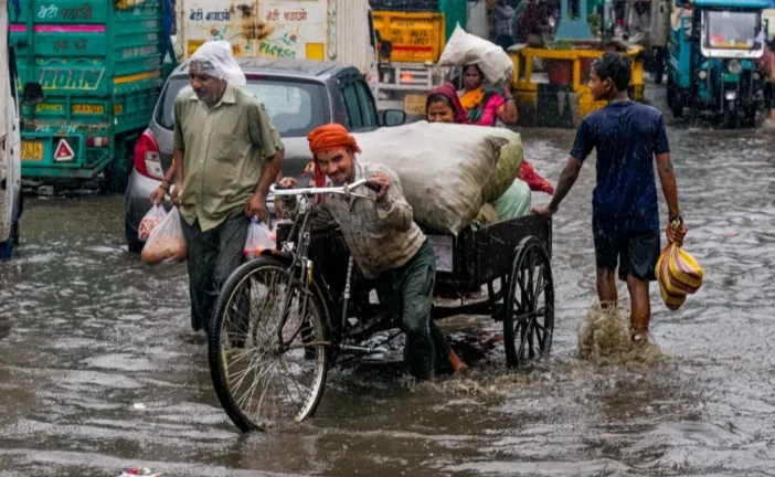 बड़ी खबर: आफत की बारिश के बाद दिल्लीNCR में येलो अलर्ट गु...
