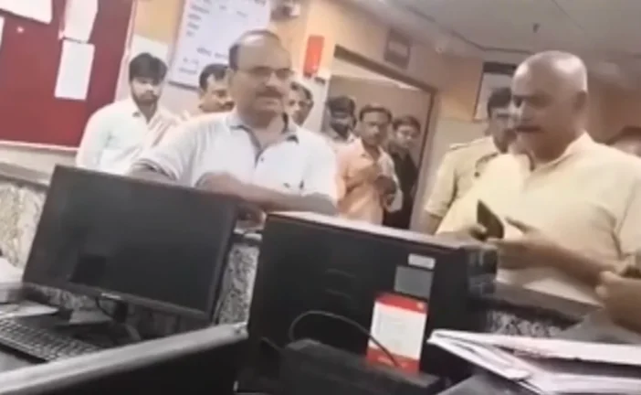 बड़ी खबर: जिला अस्पताल में BJP विधायक ने ऐसे लगाई रात में...