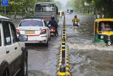 बड़ी खबर: दिल्ली में पानी भरने पर पहली बार किसी बड़े अफसर...