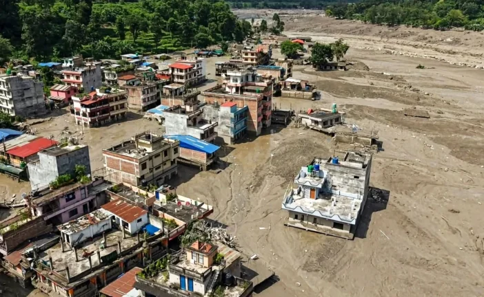 बड़ी खबर: नेपाल की बाढ़ में अब तक 160 मौत 750 से अधिक लाप...