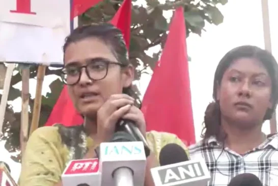 बड़ी खबर: नेहा बोरा पर फेंकी गई स्याही AISA के मार्च के द...