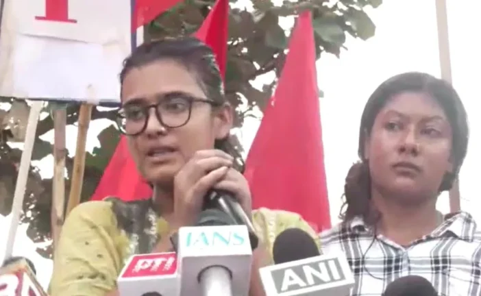 बड़ी खबर: नेहा बोरा पर फेंकी गई स्याही AISA के मार्च के द...