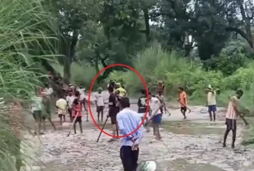 बड़ी खबर: बिहार नदी में फंसा ट्रैक्टर प्रसव पीड़ा में तड़...