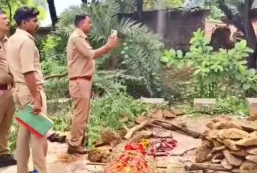 बड़ी खबर: महोबा में ग्रामीणों ने क्यों सड़क पर सजा दी चिता