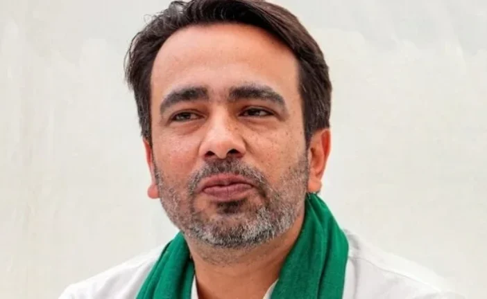 बड़ी खबर: यूपी चुनाव से पहले जयंत को लगा झटका प्रदेश अध्य...