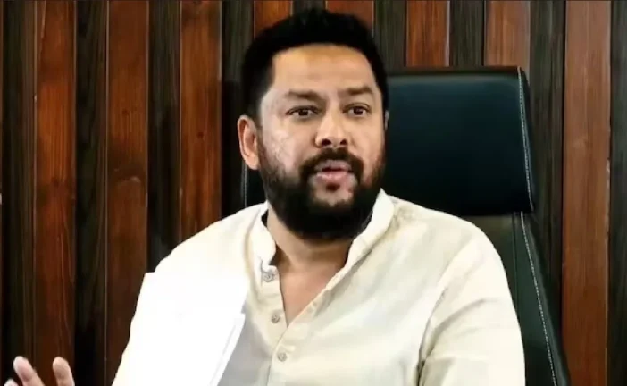 बड़ी खबर: वाल्मीकि कॉर्पोरेशन घोटाले की चार्जशीट में बी न...