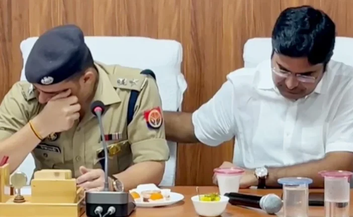 बड़ी खबर: संभल में भावुक हुए IPS केके बिश्नोई DM ने पानी ...