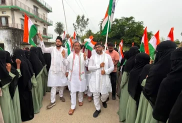 बड़ी खबर: सिर पर बुर्का हाथ में तिरंगा मिशन बीजेपी का UP ...