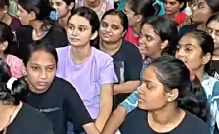 बड़ी खबर: हॉस्टल में देर रात हंगामा खानेपानी को लेकर गंभी...