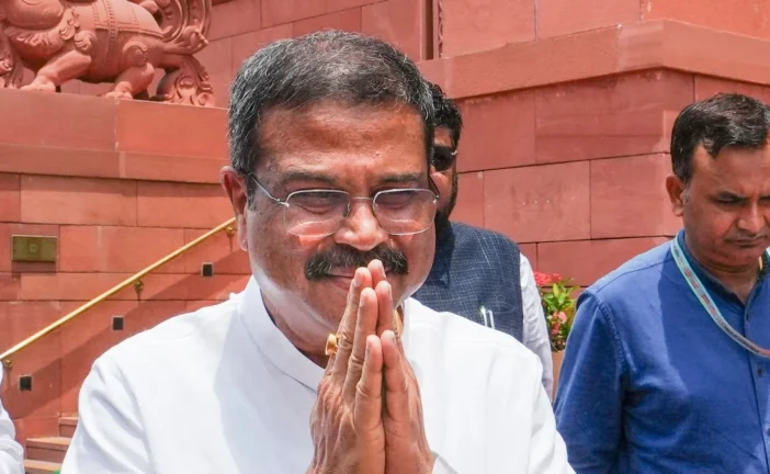 शिक्षा: शिक्षा मंत्री पद से इस्तीफा दिया क्योंकि धर...