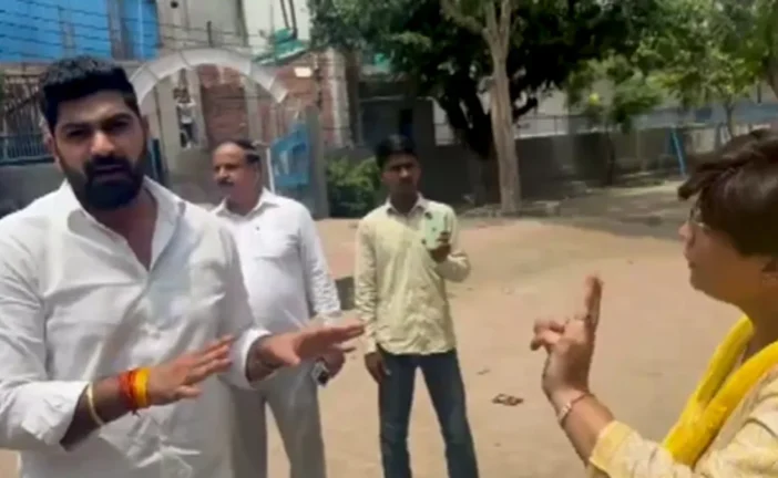 शैक्षिक: AAP नेता के खिलाफ FIR स्कूल में बिना अनुमति घुसक...