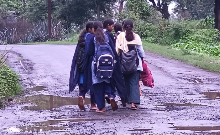 शैक्षिक: घुंघरू की आवाजफिर हंसी और रोना भूत के डर से घर भ...