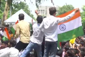 सियासी: छात्रों के प्रोटेस्ट के बीच कैसे टूटा झारखंड विधा...