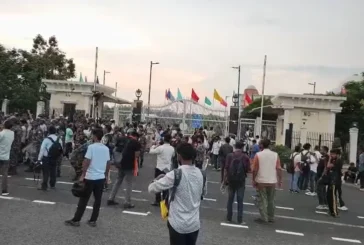 सियासी: रांची में विधानसभा के गेट पर जमे छात्र भारी पुलिस...