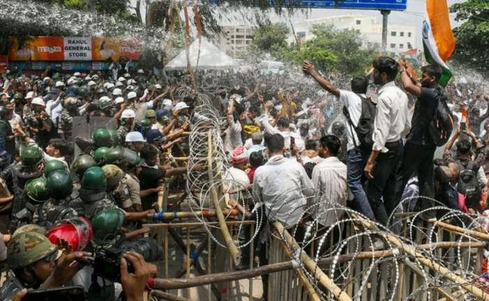सरकारी: छात्रों के विधानसभा घेराव से भी नहीं बनी बात लाठी...