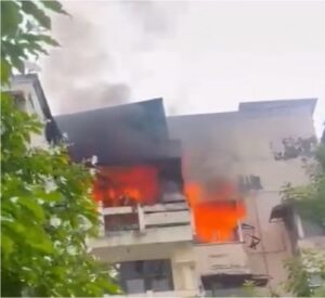फ्लैट में लगी भीषण आग