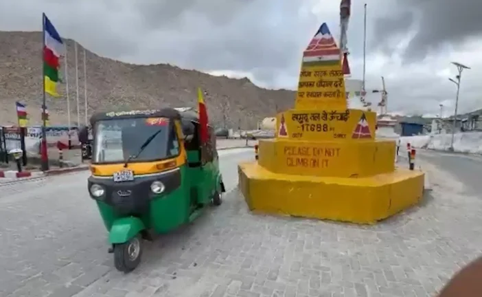 Pession in Tourism: Auto चलाकर लद्दाख पहुंचा बेंगलुरु का शख्स बताया कितन...