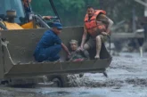 अहम: एकएक इंच मिट्टी हटाई कैसे नेपाल बाढ़ में बचीं ये 97 ...