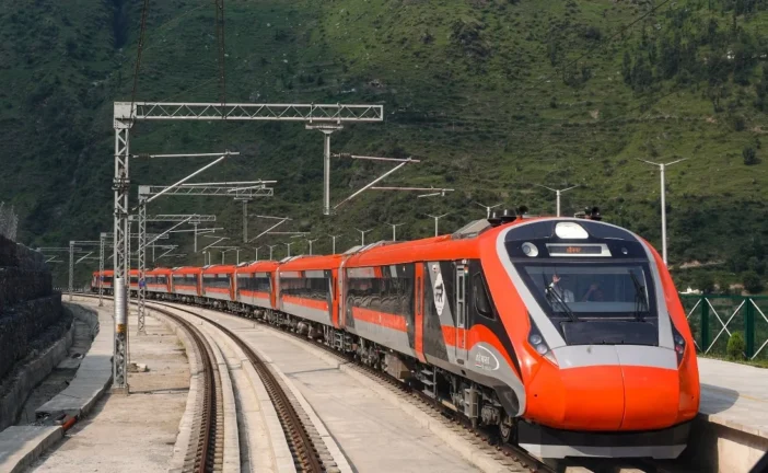 अहम: वंदे भारत एक्सप्रेस में बड़े बदलाव की तैयारी हट सकती...