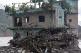 ताजा: कहीं मलबा कहीं कीचड़ कहीं बेबसी नेपाल में बचे हैं ब...