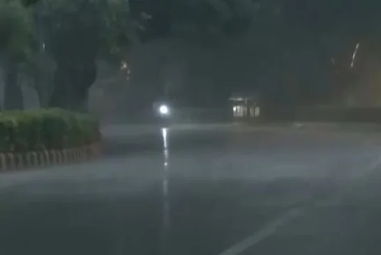 ताजा: दिल्ली में बदला मौसम का मिजाज IMD ने जारी की चेतावनी