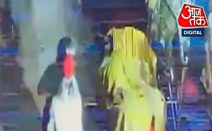 बड़ी खबर: दिल्ली फायरिंग घर को बनाया निशाना CCTV में कैद ...