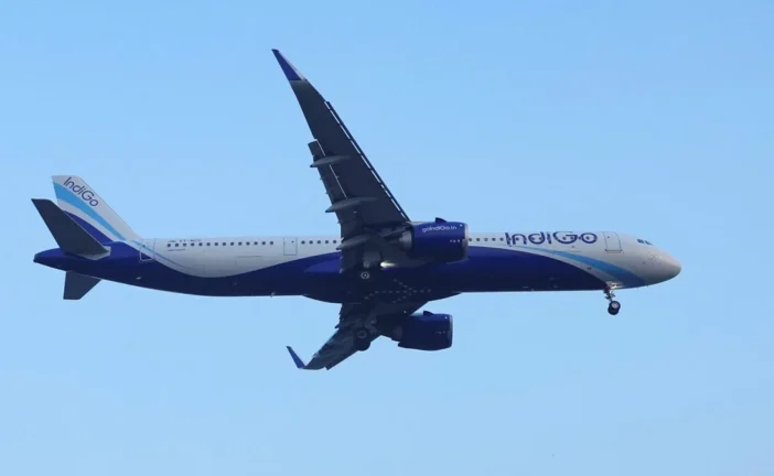 बड़ी खबर: बीच उड़ान IndiGo फ्लाइट का एक इंजन फेल गोवा में...