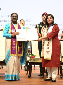President Draupadi Murmu राष्ट्रपति द्रौपदी मुर्मु एम्स बिलासपुर के दीक्षांत समारोह में हुई शामिल