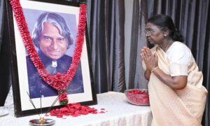 Former President Dr. Kalam राष्ट्रपति ने पूर्व राष्ट्रपति डॉ. कलाम को दी श्रद्धांजलि